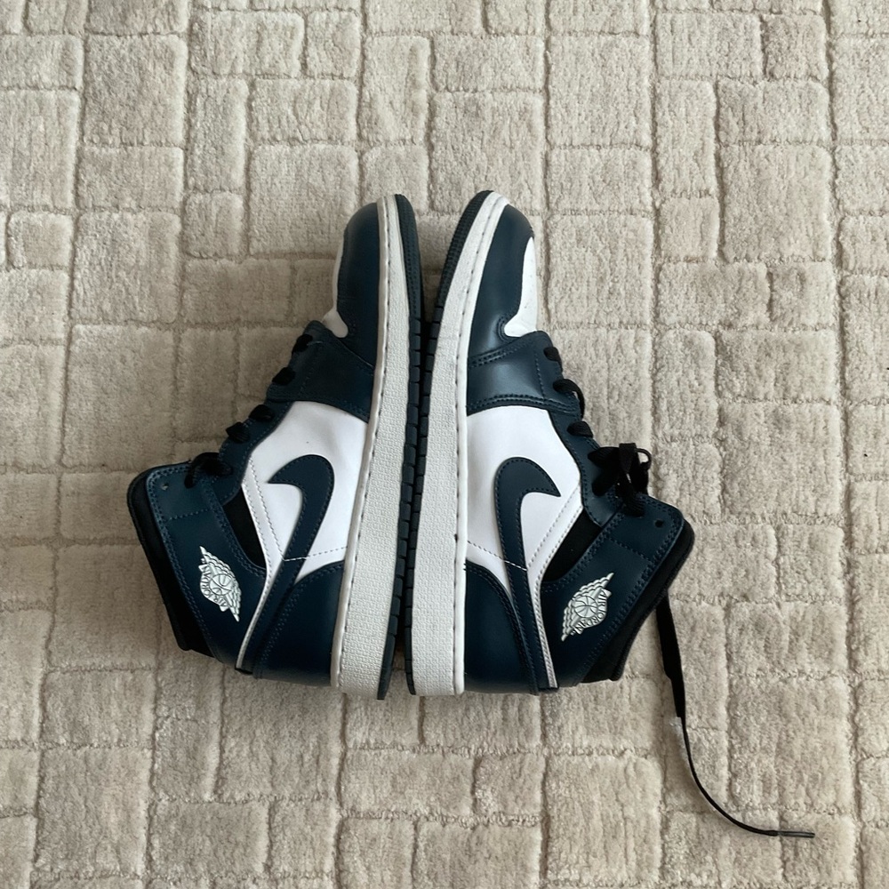 Nike Air Jordan 1’s Mid Navy | Size 6 | USED